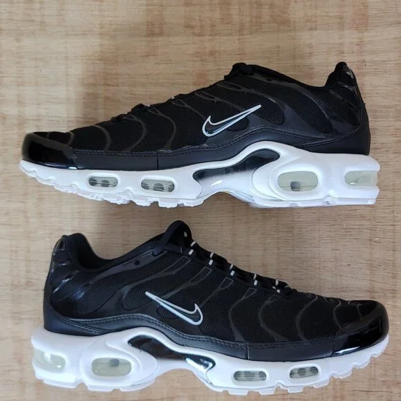 WMNS NIKE Air Max Plus Black Black White - Picture 6 of 10